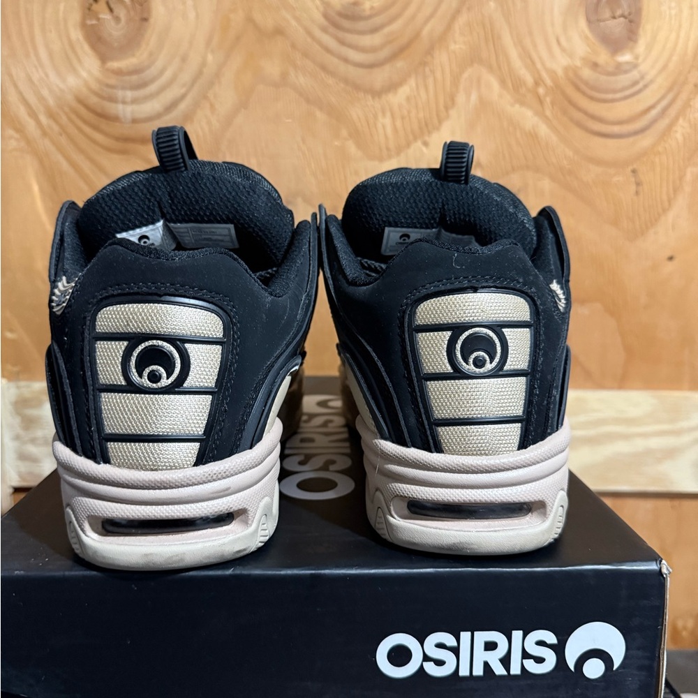 Osiris D3 2001 — Classic Black/Black/Tan Skate Shoes (Size 10) - Picture 5 of 6